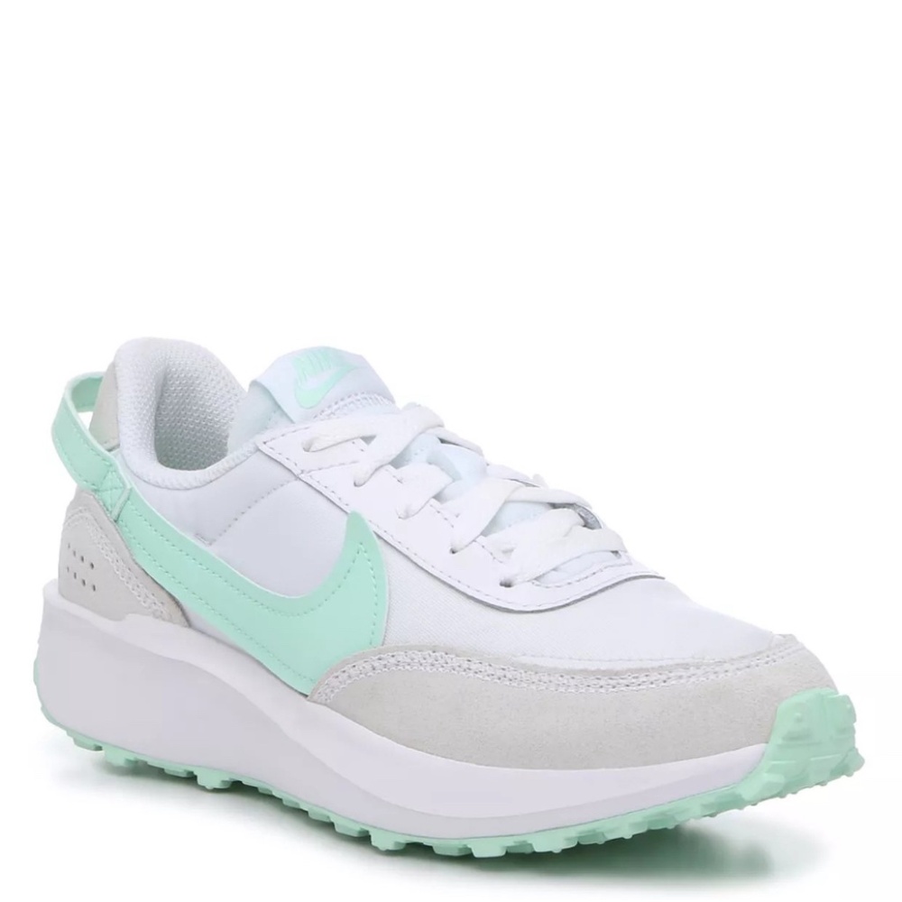 Nike Waffle Debut Sneakers Women’s 7.5 white/grreen